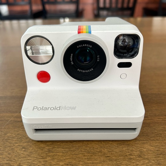 Polaroid Now I-Type f film-White